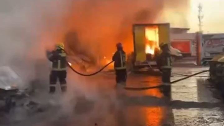 Incendio en la Central de Abasto de Puebla consume naves industriales; no hay heridos