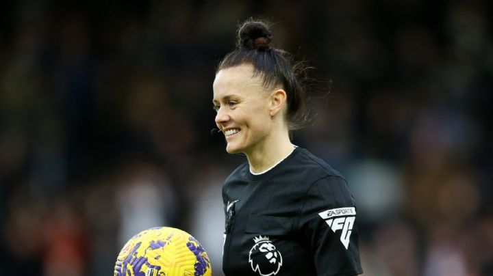 Rebecca Welch hace historia y es la primera mujer en arbitrar un partido de Premier League