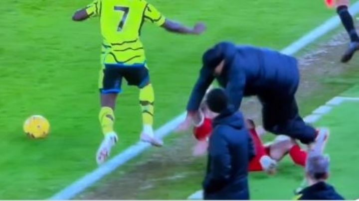 VIDEO: Jürgen Klopp 'lesiona' a uno de sus jugadores en empate del Liverpool ante Arsenal