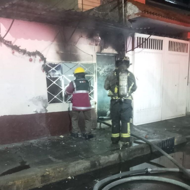 Fuerte incendio en Azcapotzalco