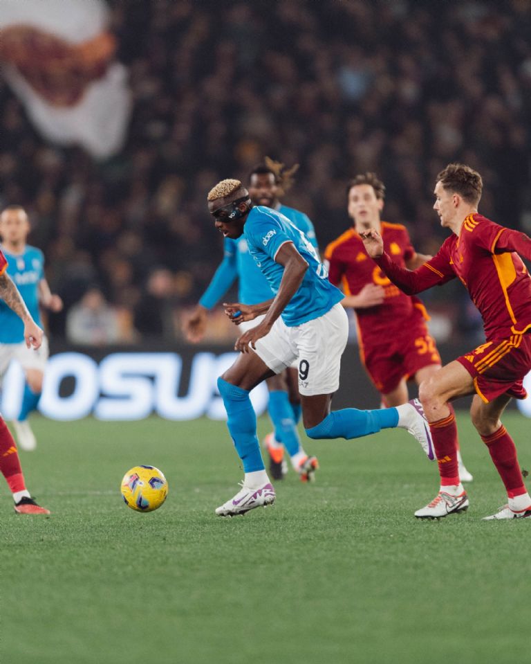 Victor Osimhen renueva con el Napoli pero con cláusula que no evitaría su salida