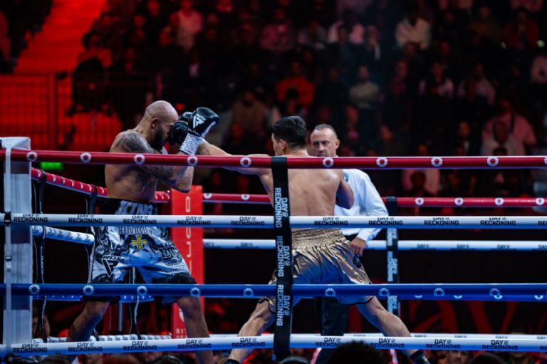 Dmitry Bivol derrota a Lyndon Arthur y ya piensa en su siguiente rival ¿es el 'Canelo?