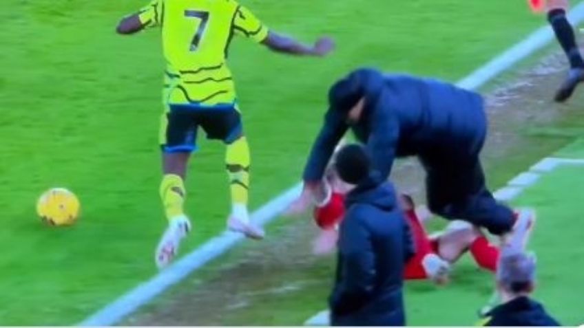 VIDEO: Jürgen Klopp 'lesiona' a uno de sus jugadores en empate del Liverpool ante Arsenal