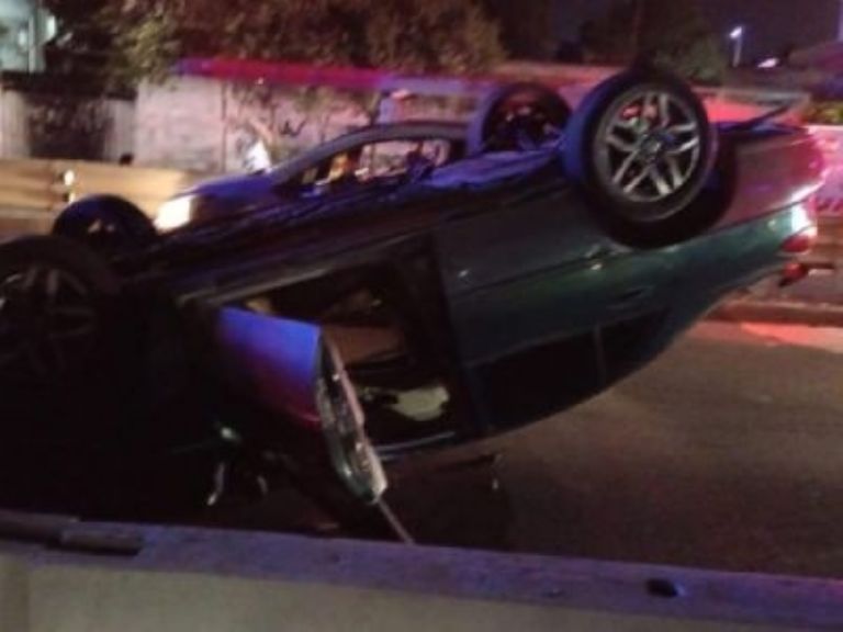 Aparatoso accidente en Tlalpan: Jóvenes impactan contra puesto de tacos a exceso de velocidad