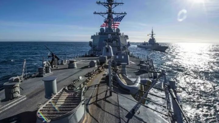 Tensión en el Mar Rojo: Hutíes atacan buque de guerra estadounidense y embarcaciones comerciales