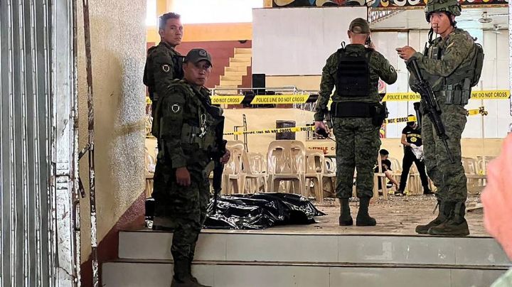 Explota bomba en Filipinas mientras personas leían la Biblia en misa; hay 4 muertos