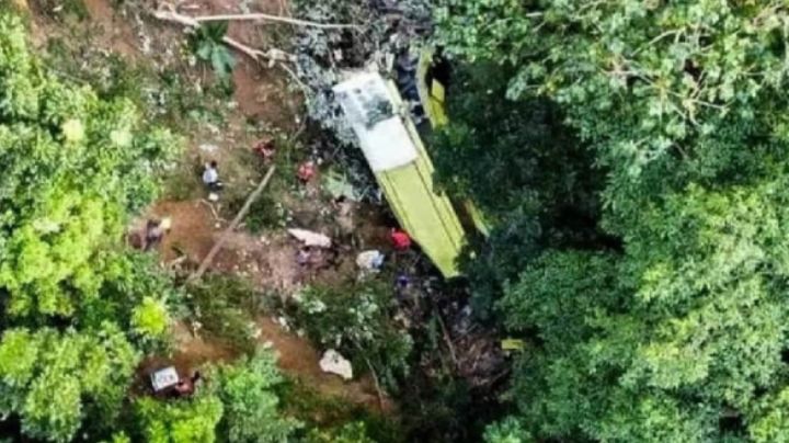 Filipinas: 17 muertos en un accidente de autobús; cayó por un acantilado