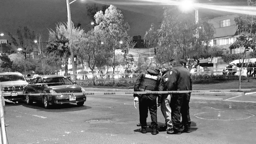 Motosicarios ejecutan a sujeto en Nezahualcóyotl; quedó al interior de su camioneta