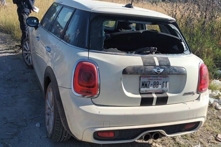 El auto del coronel José Isidro Grimaldo Muñoz fue hallado días después de su desaparición. Foto: Twitter