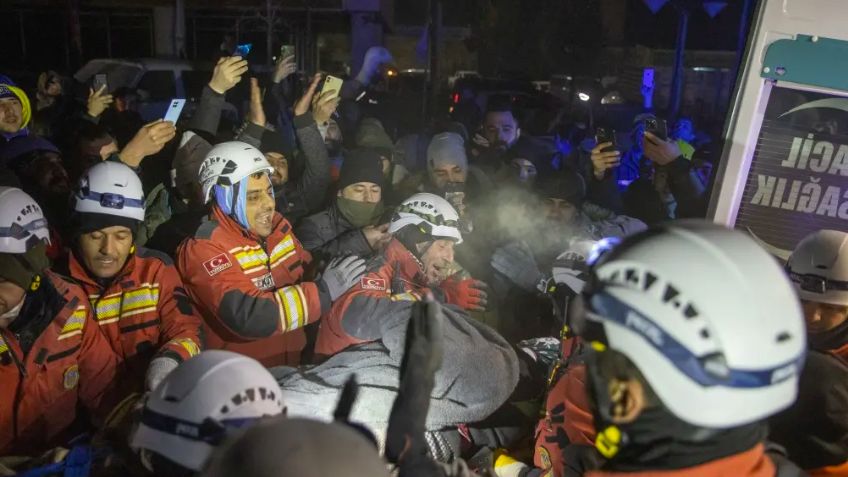 Siria y Turquía reportan más de 25 mil muertos tras el sismo; rescates conmocionan al mundo