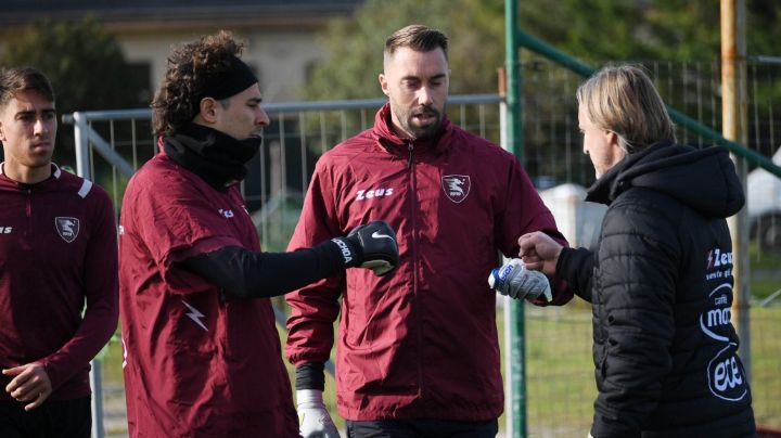 DT del Salernitana revela los motivos por los que Guillermo Ochoa fue suplente y su futuro