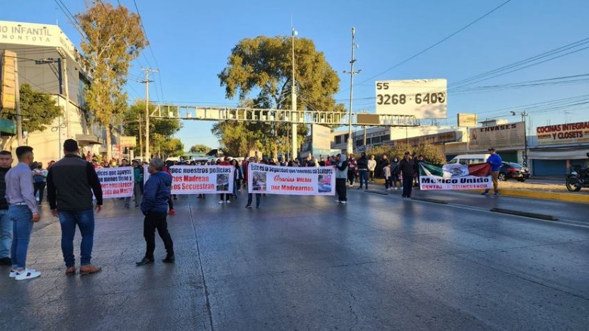 Tras ola de asaltos en Ecatepec, transportistas bloquean la Vía Morelos en ambos sentidos