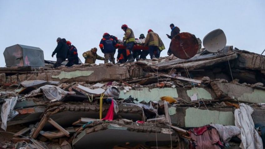 Rescates de personas con vida en Turquía tras sismo baja; decesos ascienden a más de 44 mil