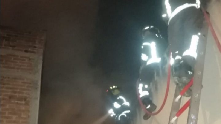 Tras voraz incendio al norte de la CDMX, Bomberos hallan mujer muerta; FGJ investiga