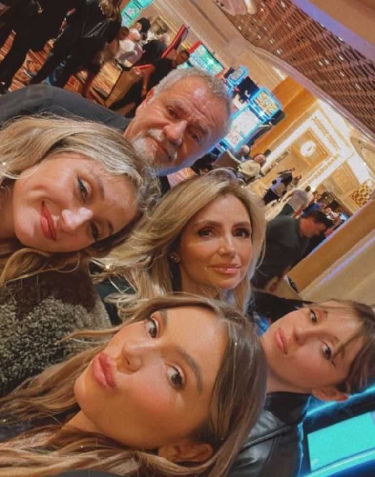 Angélica se reunió con su exmarido y sus hijas