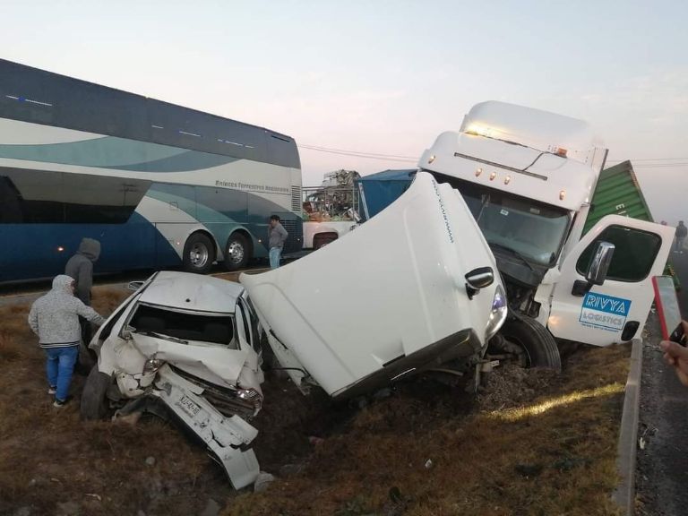 Autoridades se movilizaron por un accidente en Toluca, Edomex. Foto: Twitter