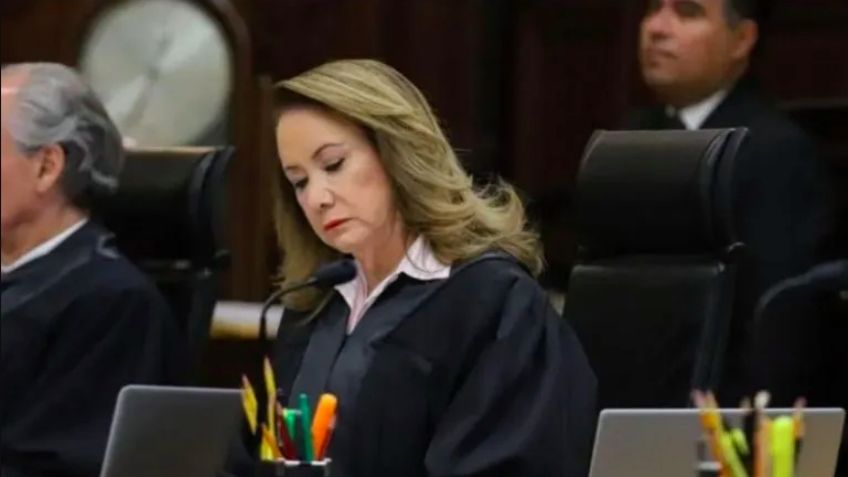Tras ser acusada de plagio en sus tesis, académicos piden que Yasmín Esquivel deje la SCJN