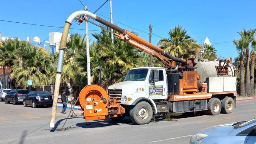 Carnaval pone a 'trabajar' al Ayuntamiento de Guaymas; desazolvan alcantarillado e instalan luminarias
