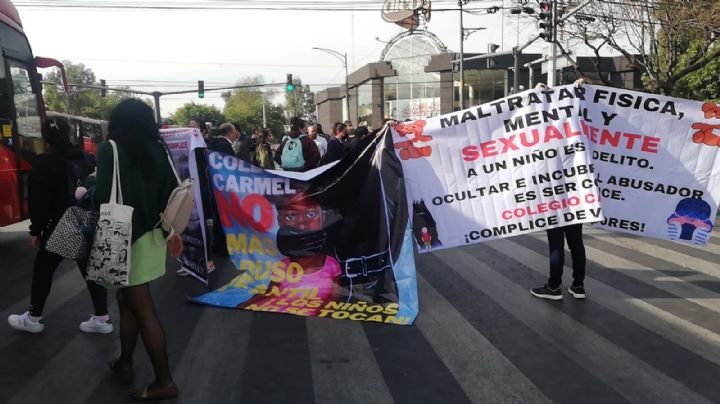 Exigen justicia por presuntos abusos en Colegio Carmel, en Coyoacán; bloquean avenidas