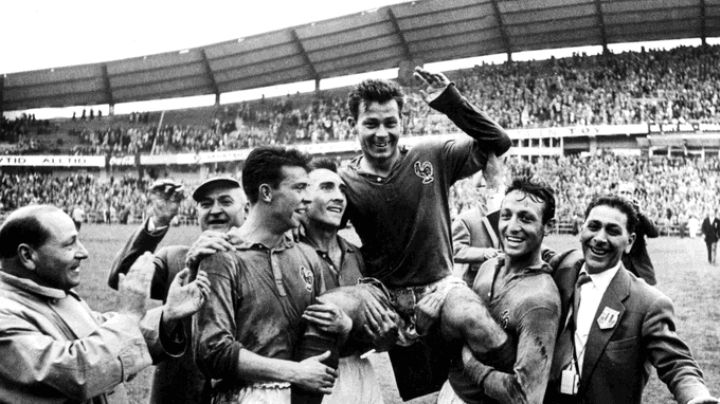 Muere Just Fontaine, leyenda del futbol de Francia y récord de goleo en un Mundial