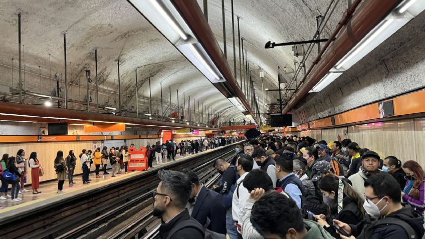 VIDEO: Captan a convoy Metro de la CDMX circular con fuego en la estación Mixcoac
