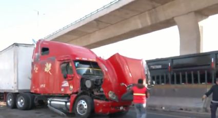 Tráiler con bicicletas se vuelca sobre la México-Querétaro y provoca caos con dirección a la CDMX