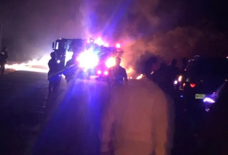 Autoridades se movilizan por incendio en carretera de Cajeme. Foto: Facebook