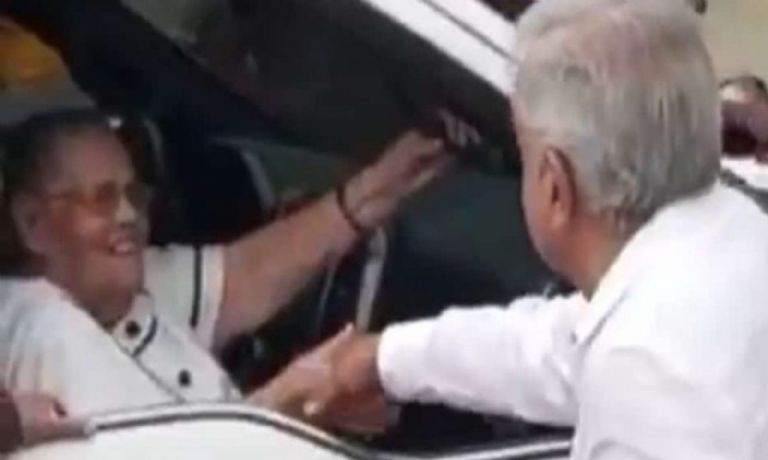 AMLO habló de la vez que saludó a la mamá de 'El Chapo'. Foto: Internet