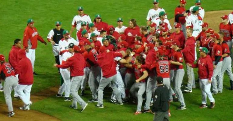 La vez que México y Canadá se fueron a los golpes en el Clásico Mundial de Beisbol