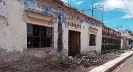 Denuncian vecinos de la colonia Cortinas en Ciudad Obregón casa abandonada convertida en basurero