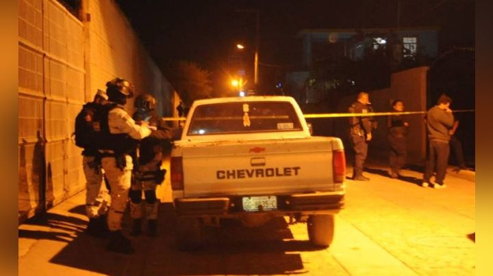 Gatilleros ultiman a tres hombres que convivían en la vía pública en Guanajuato; no hay detenidos