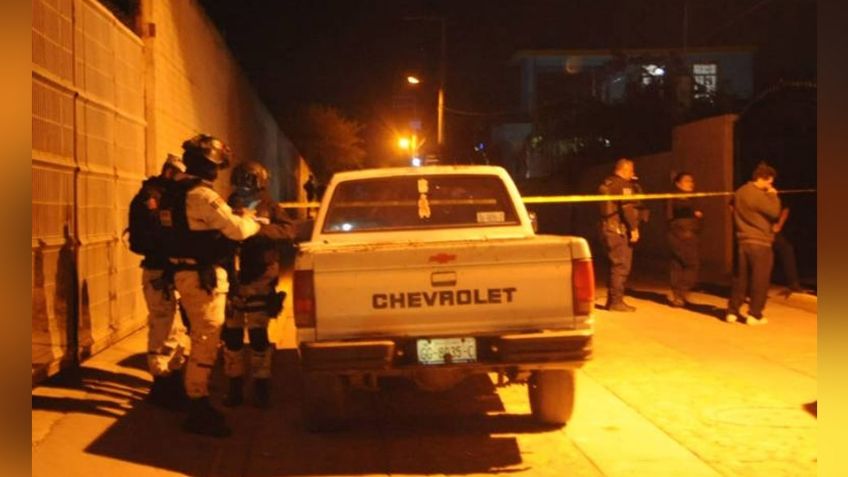 Gatilleros ultiman a tres hombres que convivían en la vía pública en Guanajuato; no hay detenidos