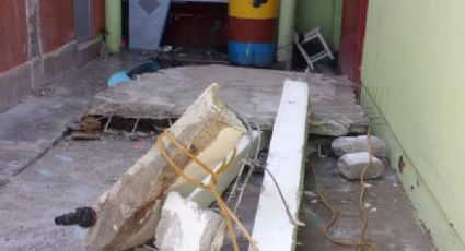 ¡Se le cayó el techo! Tras desplome mujer resulta lesionada en un jardín de niños en Ecatepec