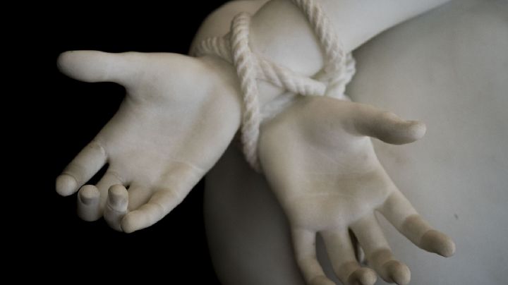 VIDEO: A plena luz del día, sujetos secuestran a una joven cerca del Metro  Viaducto en CDMX