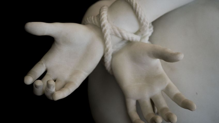 VIDEO: A plena luz del día, sujetos secuestran a una joven cerca del Metro  Viaducto en CDMX