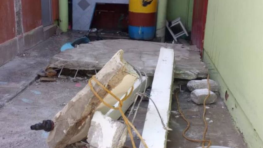 ¡Se le cayó el techo! Tras desplome mujer resulta lesionada en un jardín de niños en Ecatepec