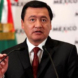 PRI 'corre' a Osorio Chong como coordinador de la bancada en el Senado; cercano a 'Alito' Moreno asume