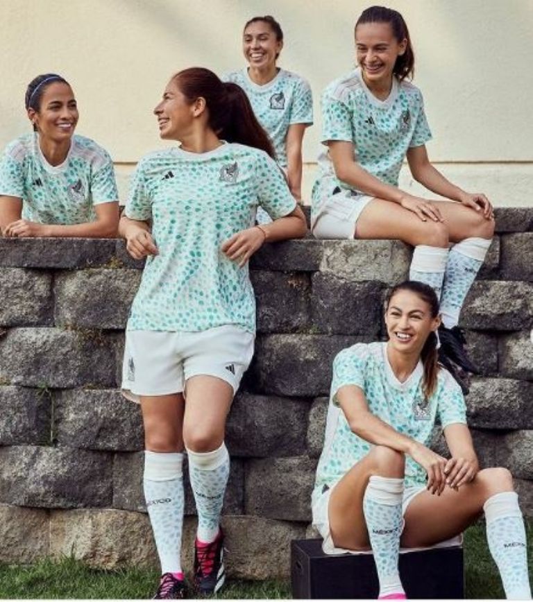 Presentan nuevo uniforme para la Selección Mexicana Femenil inspirado en el tiburón ballena