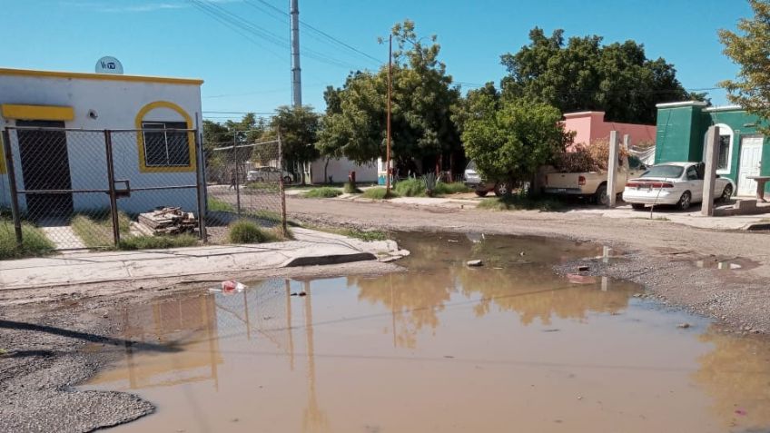 Vecinos de la colonia Ampliación Alameda en Ciudad Obregón reportan drenajes colapsados