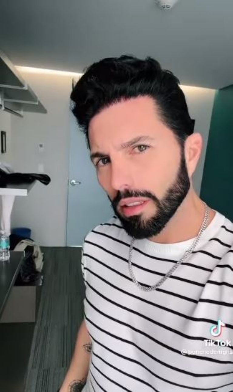 Poncho De Nigris presume su nueva cabellera