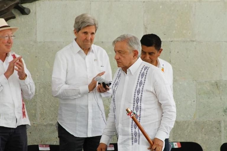 AMLO se reunió con John Kerry en Oaxaca la semana pasada. Foto: Twitter