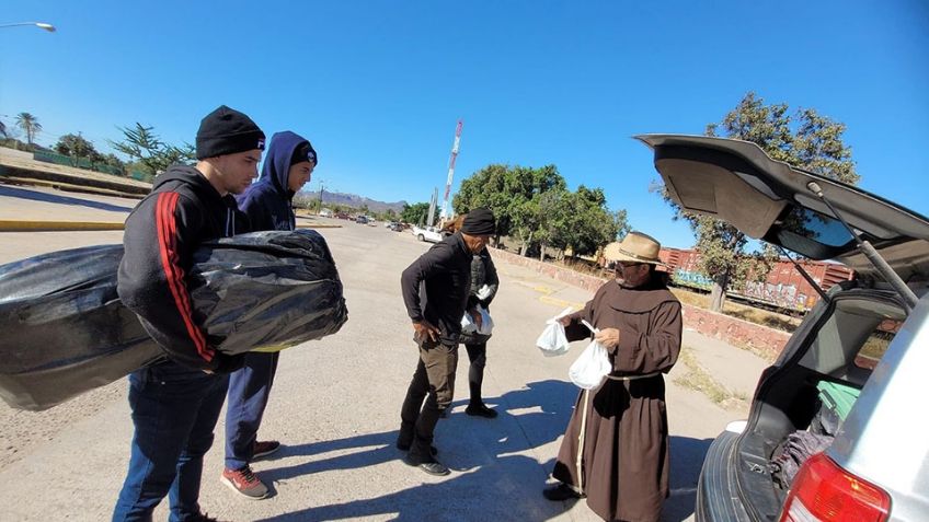 Paso de migrantes aumenta en el Puerto, al ser cerca de 500 al mes; reciben apoyo de alimentos y ropa