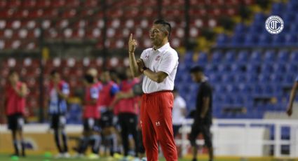 Ignacio Ambriz cree que le faltó presentar su pasaporte extranjero para dirigir a la Selección Mexicana