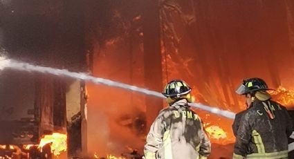 (VIDEO) Bomberos combaten fuerte Incendio en fábrica en la alcaldía Azcapotzalco