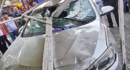 Conductor se impacta contra un puesto de comida en Iztapalapa; hay 7 personas lesionadas