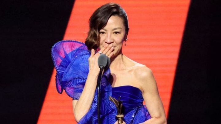 Michelle Yeoh se vuelve blanco de críticas tras sugerir que ella merece más el Oscar que esta otra famosa
