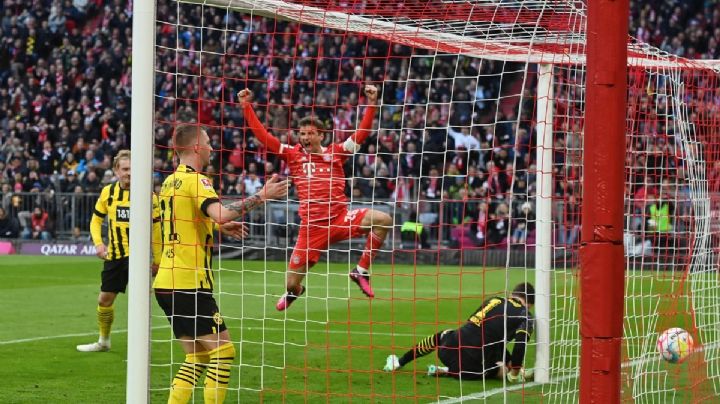 VIDEO: El insólito error del portero del Borussia Dortmund que ayudó en triunfo del Bayern Munich