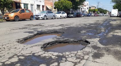 VIDEO: Actor tapa un 'bache' de su calle; en realidad era una zanja para extraer gas natural