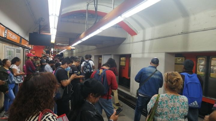 Heroico rescate: Oficiales de la CDMX evitan que un adolescente atente contra su vida en el Metro