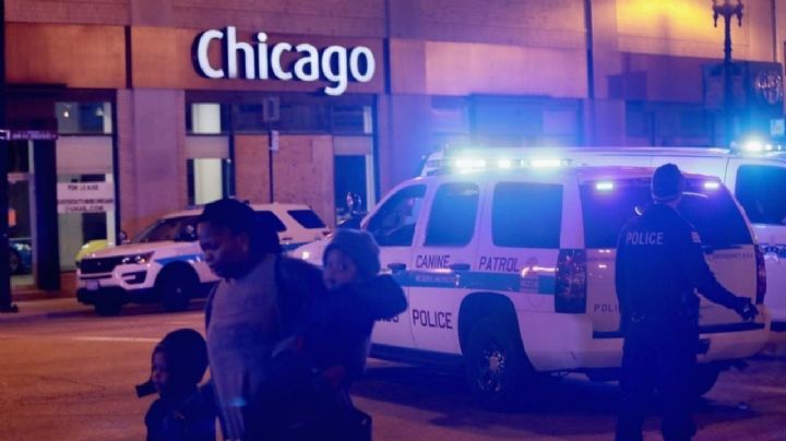 VIDEO: Cientos de adolescentes toman las calles de Chicago y arman pelea masiva; hay 2 heridos